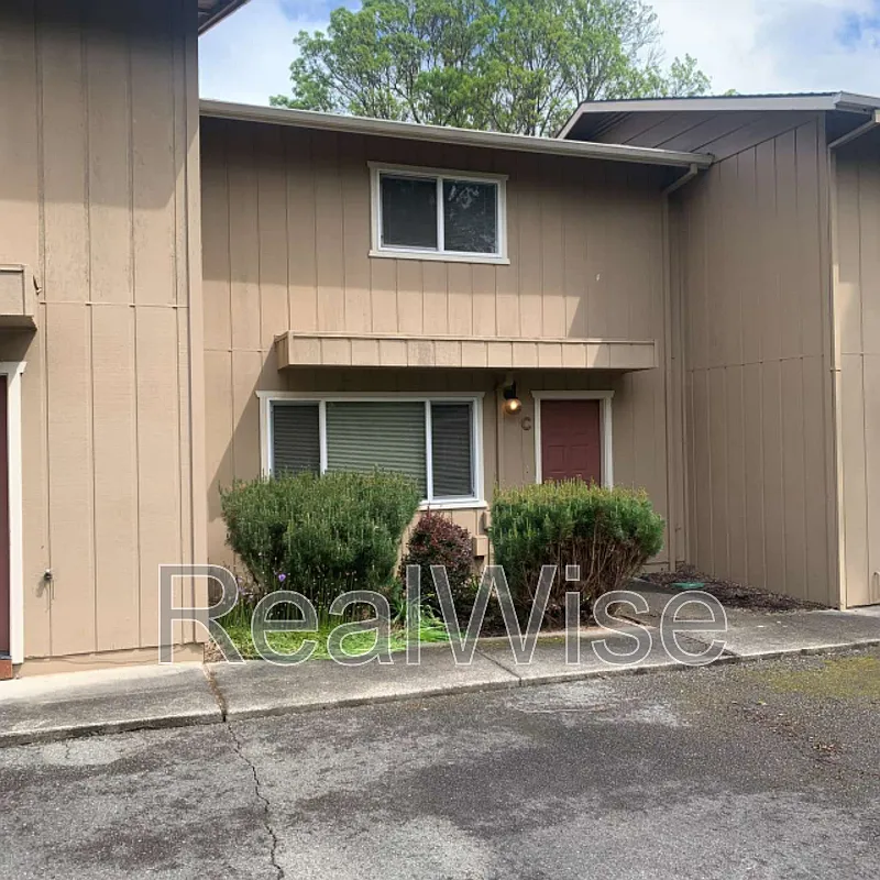 2 bed, 1.5 bath, $1,450 — Photo 1