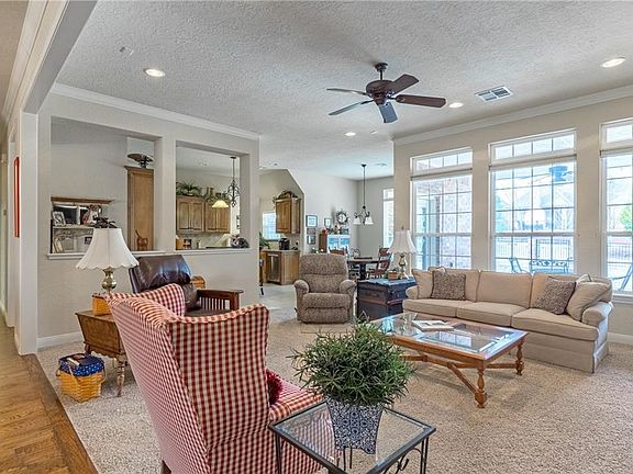 5th image of 1924 Hallbrooke Dr