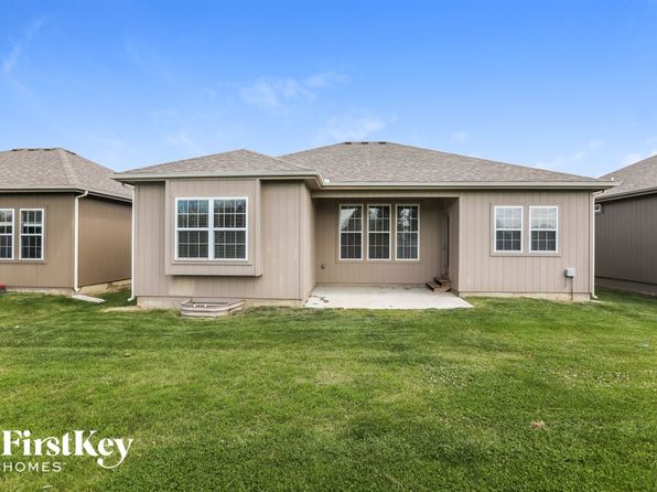 11101 Highview Rd, Peculiar, MO 64078