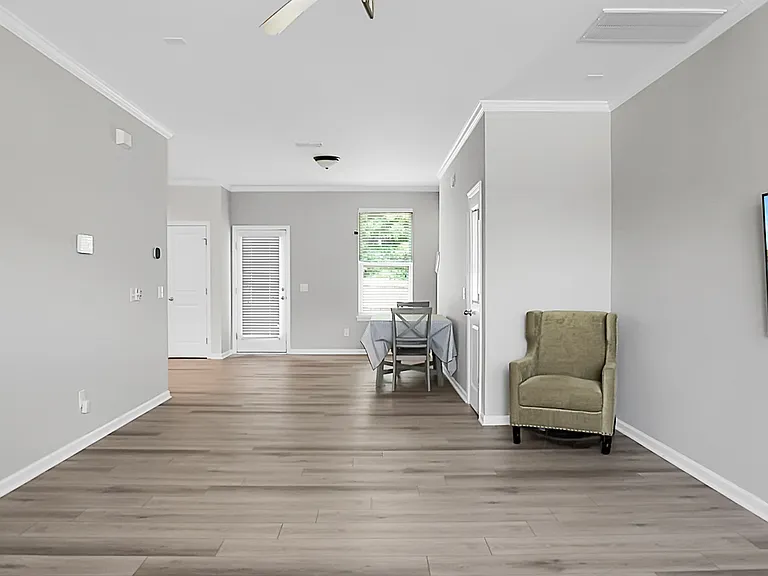 243 Oglethorpe Cir — Photo 2