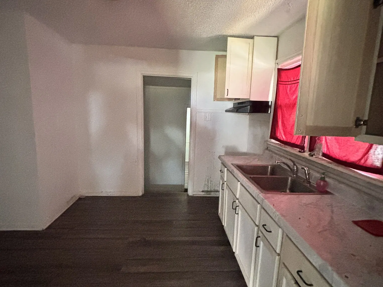 3 bed, 900 sqft, $961 — Photo 4