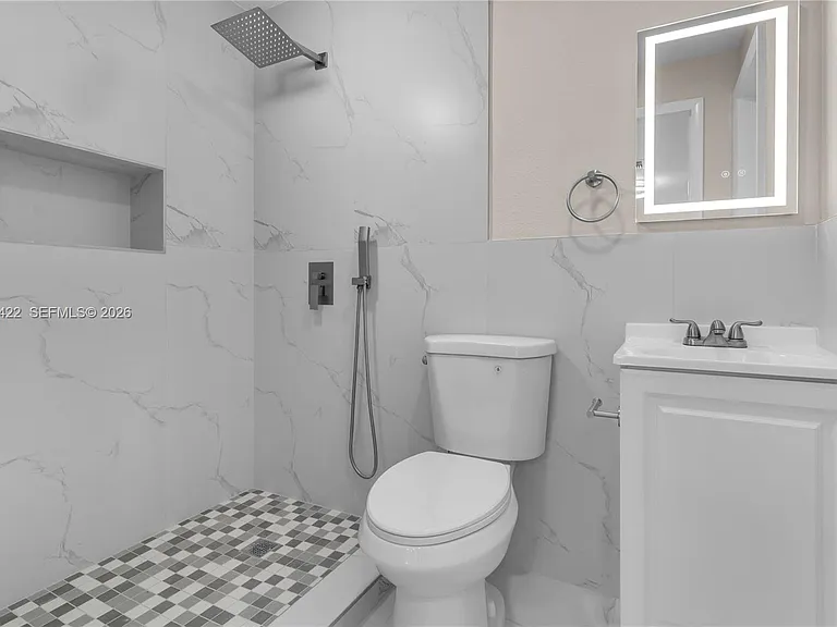 378 SW 6th St #1 — Photo 17