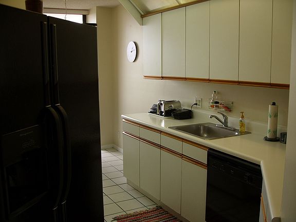 5th image of 3610 Yacht Club Dr APT 601