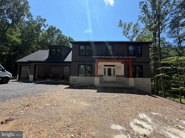 1163 Kuhn Rd, Boiling Springs, PA 17007
