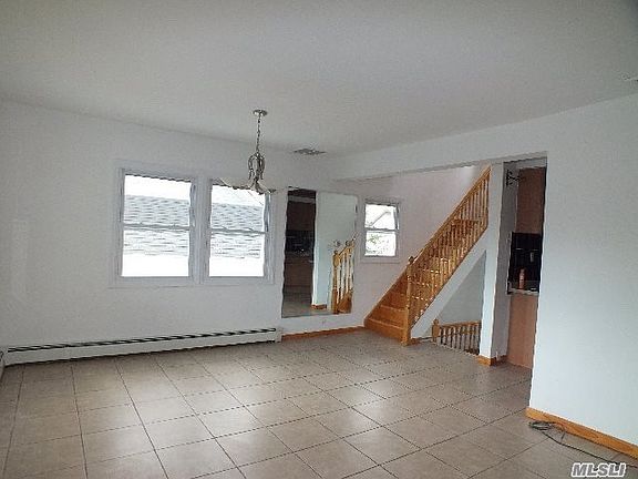 4th image of 90 W Cortland Ave