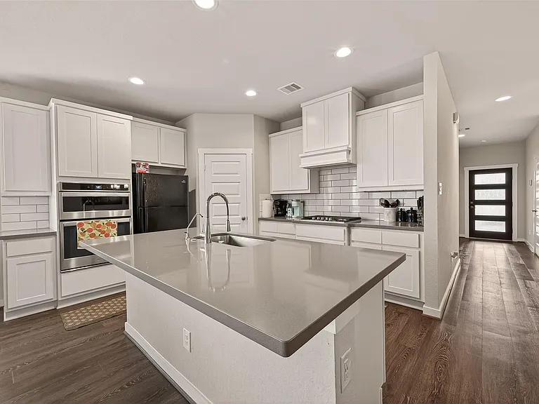 28419 Hazel Trl — Photo 13