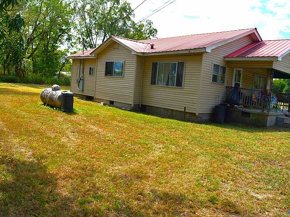 2nd image of 208 Wellington St