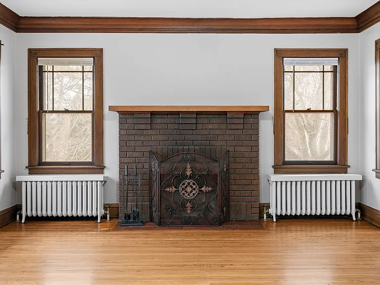 Welcome to Central Lakes of Uptown, where timeless charm meets modern comfort. Enjoy spacious interiors and abundant natural light in your new home. Don't miss out on this unique opportunityschedule your tour today!