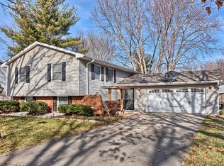2302 Belmore Dr, Champaign, IL