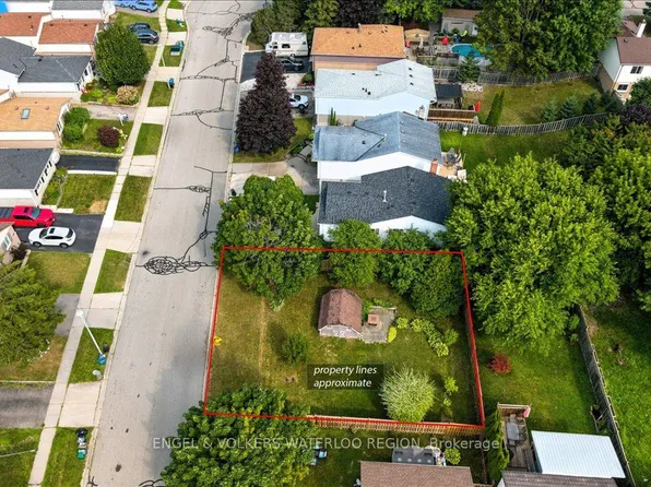 71 Bradbury Cres, Cambridge, ON N1R 7A3
