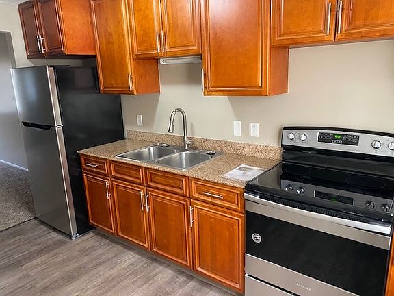 4th image of 114 Gluck St #190
