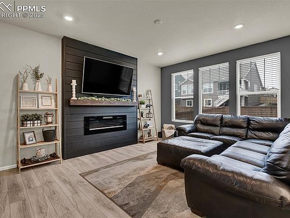5th image of 946 Gooseberry Ct