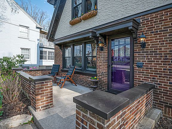 2nd image of 2519 Moundview Dr