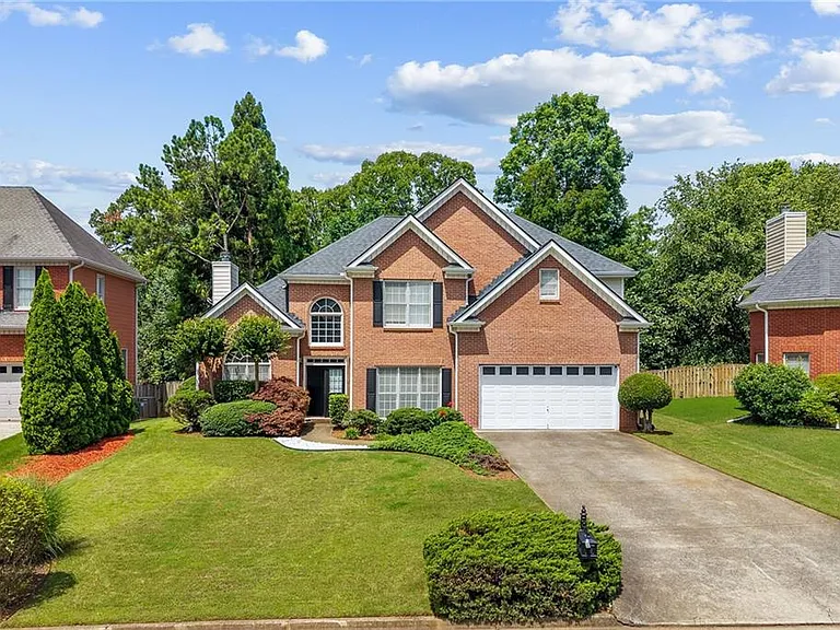 790 Milton Oaks Dr — Photo 2