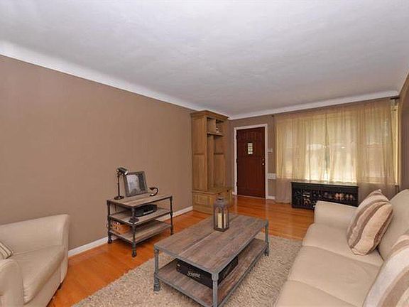 5th image of 6255-6257 Nagel Ave
