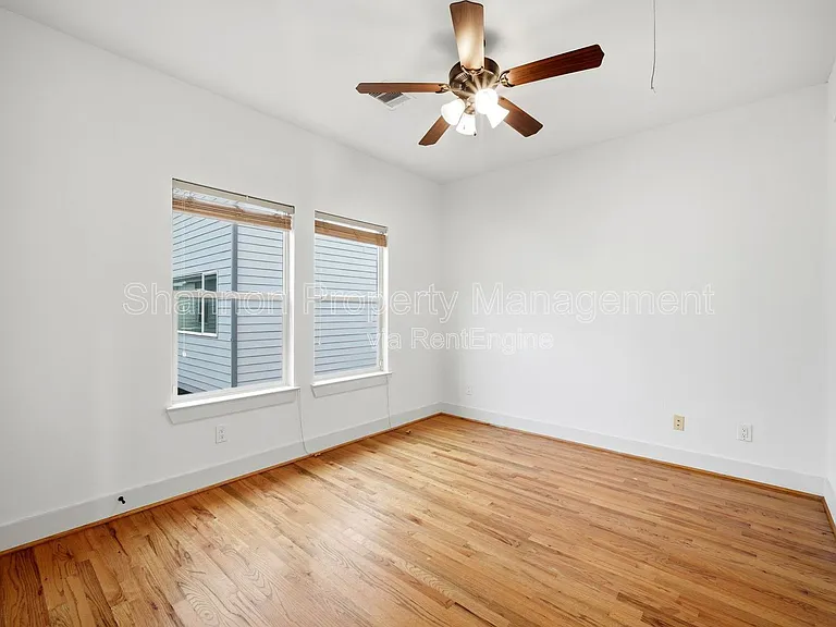 2323 Sperber Ln — Photo 30