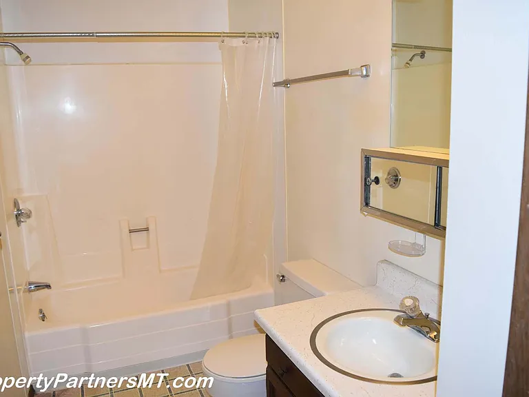 209 S 15th Ave — Photo 4