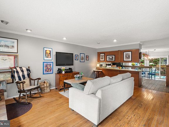 3rd image of 402 Cannon Ct #402
