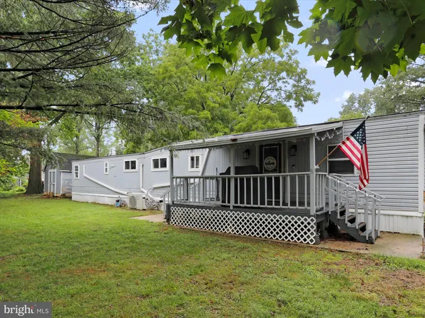 128 Noaker Cir, Shippensburg, PA 17257