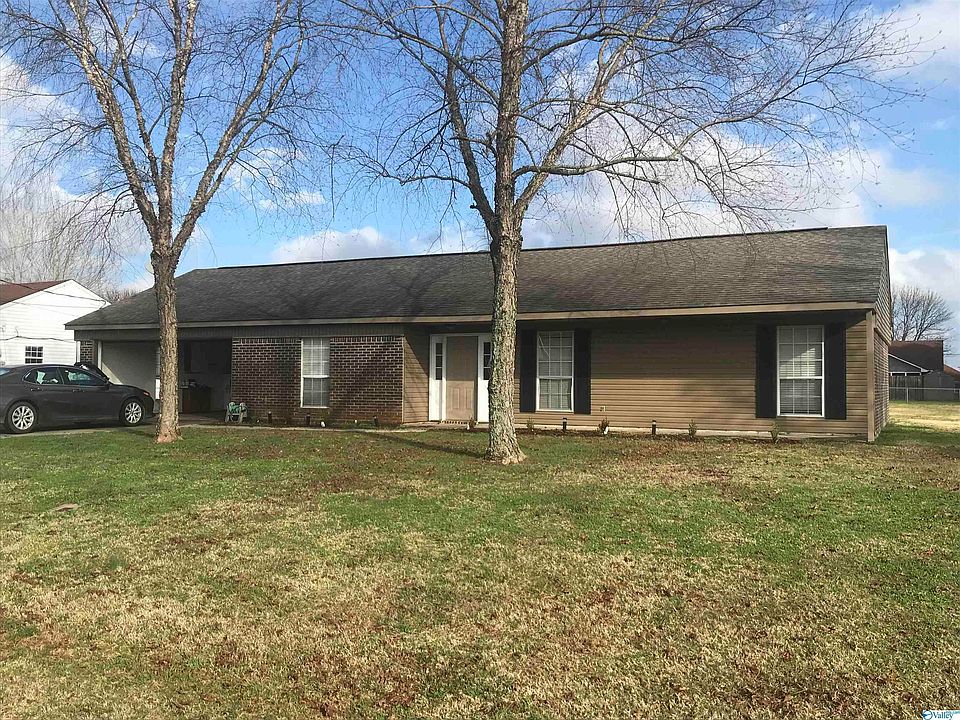 1st image of 107 Brenna Ln