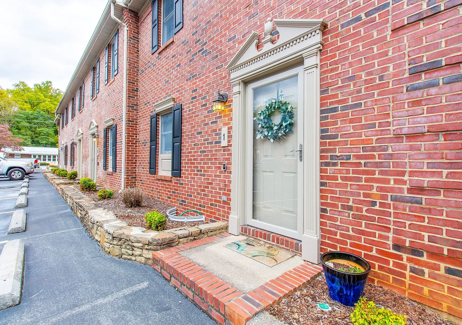 Beautiful 2 Bed, 2.5 Bath Condo in Johnson City — Photo 3