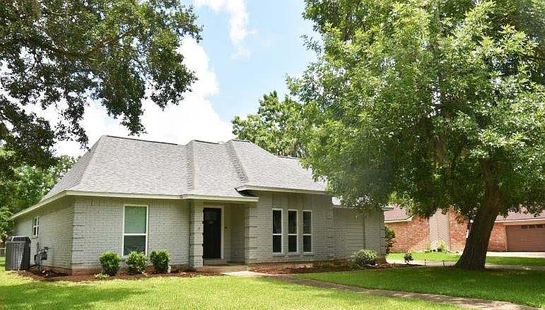 1st image of 320 Banyan Dr