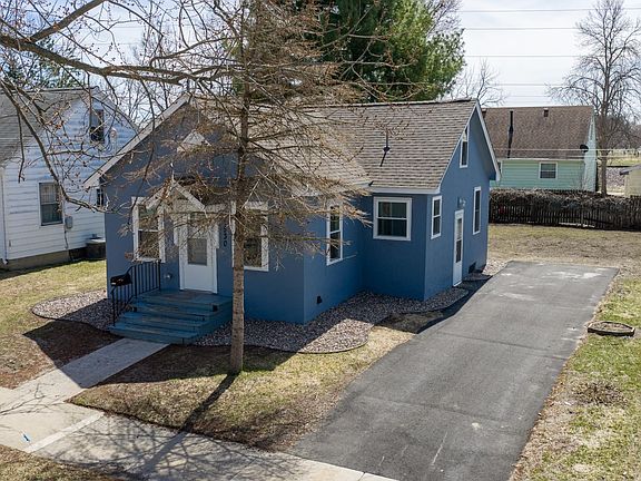 3rd image of 1530 3rd St NE