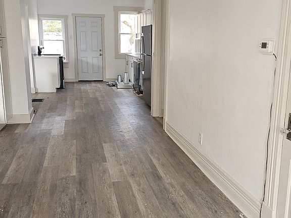 3rd image of 35 Vincent St #35