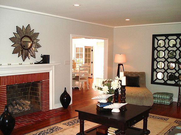 Living Room w/gas fireplace