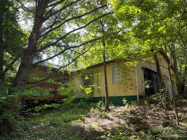 105 Pine Hill Dr, Swannanoa, NC 28778