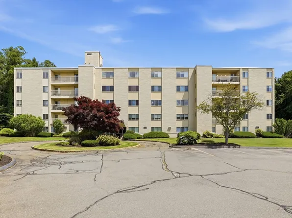 300 Park Terrace Dr APT 358, Stoneham, MA 02180
