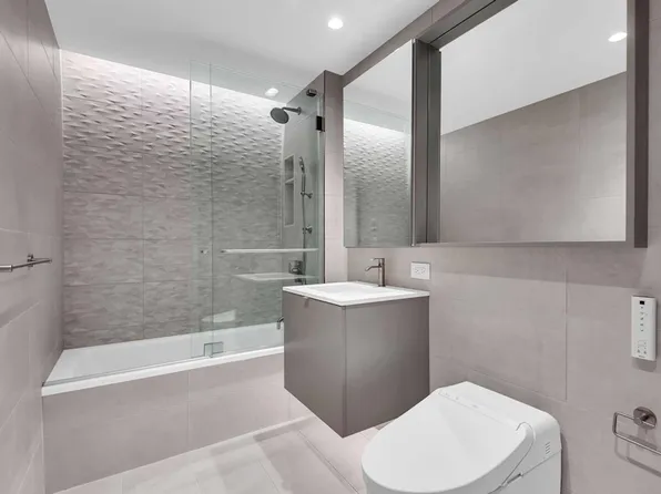 1 Union Sq S image 4 of 14