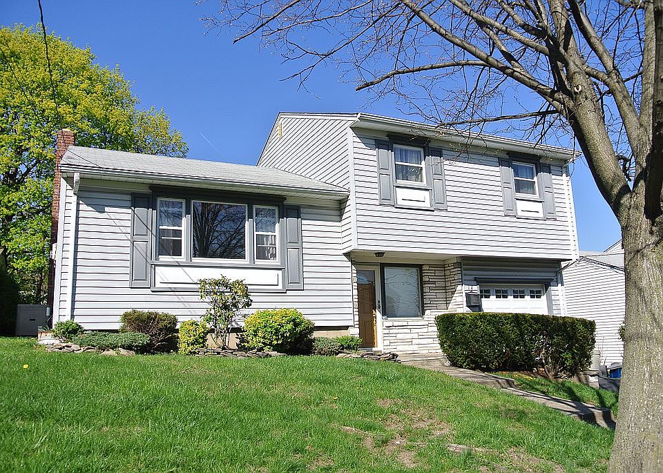 1st image of 14 Carrie Ct