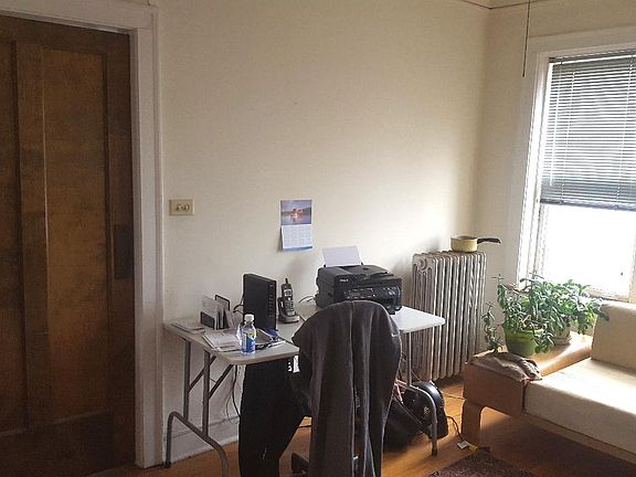 5th image of 3610 N Seeley Ave #3