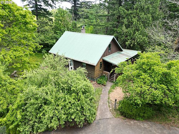 3rd image of 532 NE Curtis Dr