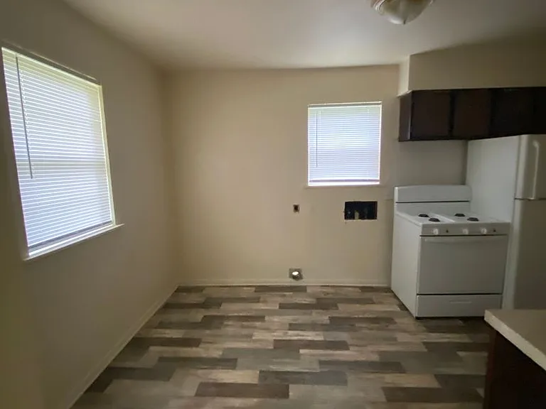 2103 Meadowvale Ct — Photo 6
