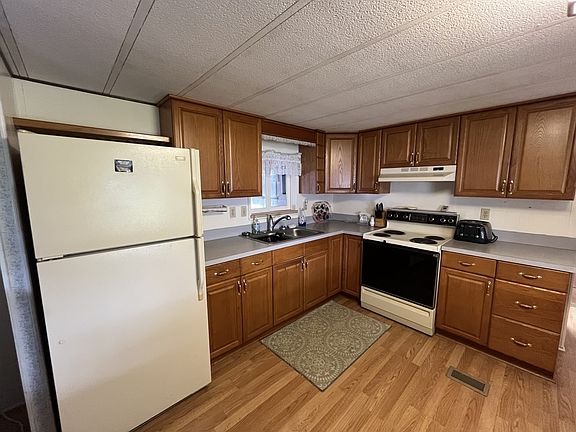 3rd image of 223 Royce St