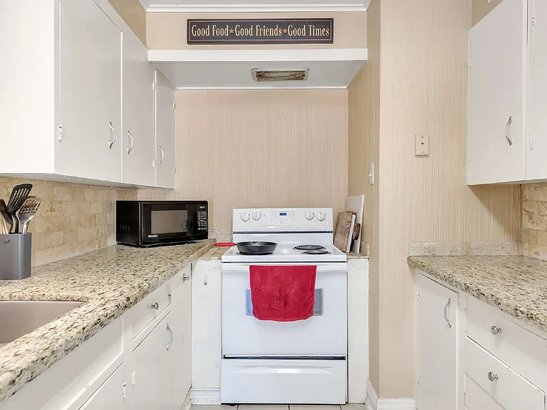 520 Helena St — Photo 10