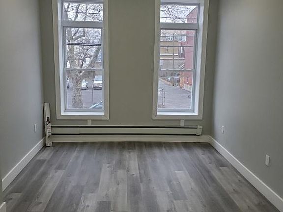4th image of 372 Forrest St #11