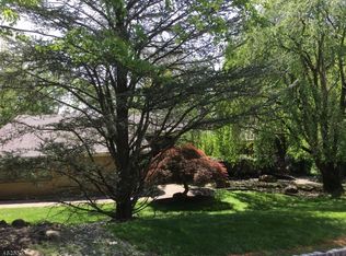 1019 Sunny Slope Dr, Mountainside, NJ 07092