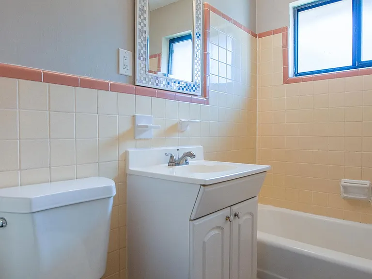 1009 Greenwood Ave NE #9 — Photo 10