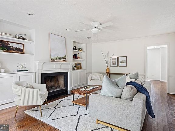 3rd image of 994 Coach House Dr