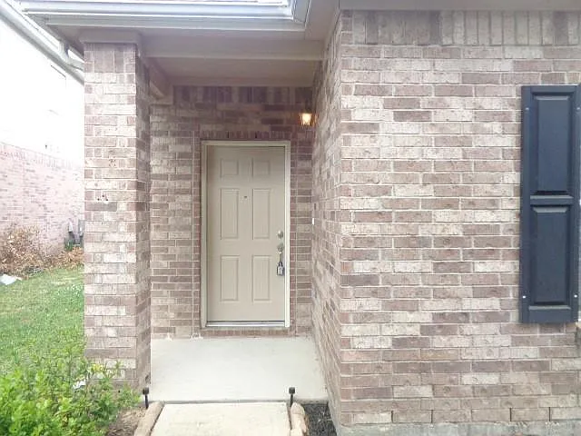 3 bed, 2.0 bath, 1792 sqft, $1,925 — Photo 2