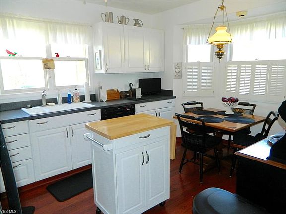 2nd image of 700 700-5 Hampton Cir
