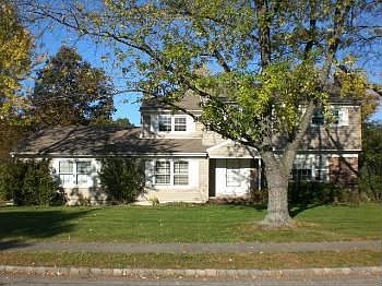 1st image of 17 Lombard Dr