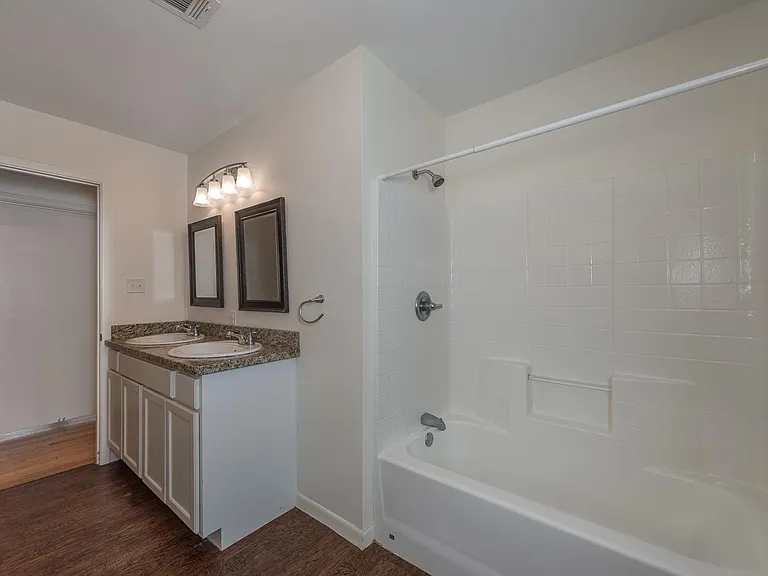 708 Broadmoor Dr — Photo 8