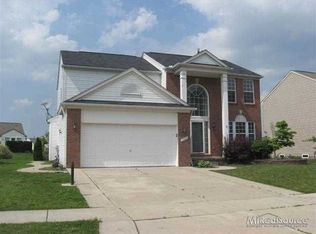 17995 Bayside Dr, Macomb, MI
