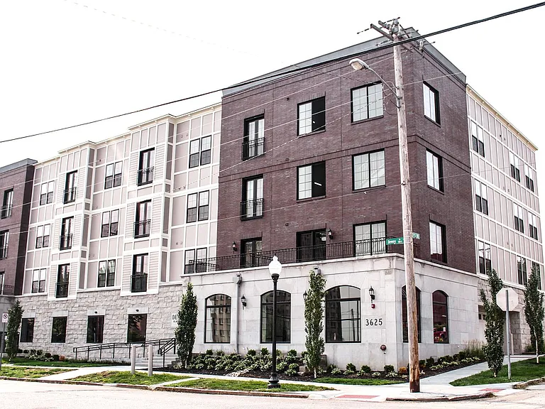 3625 Dewey Ave — Photo 42