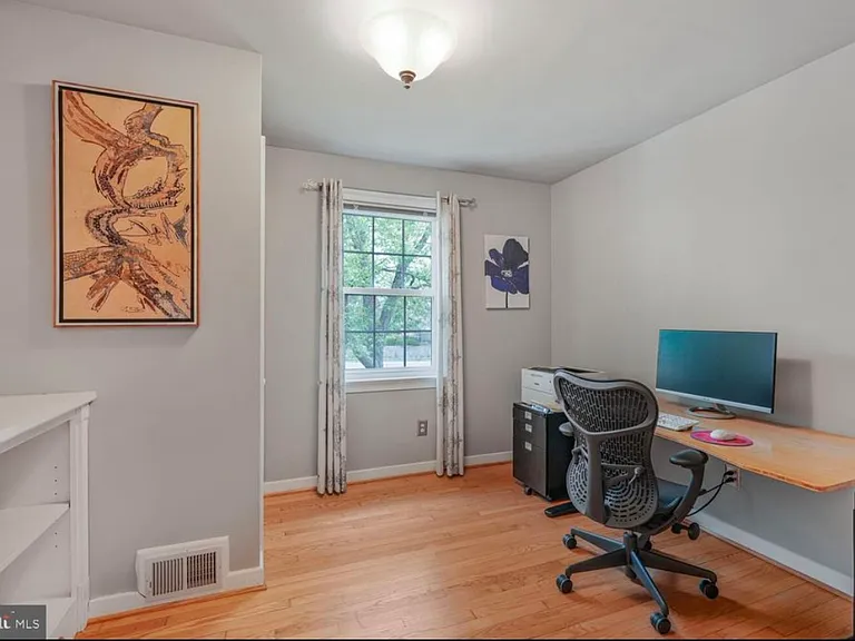 2622 N Lexington St — Photo 9