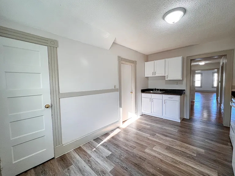 111-115 Lincoln St #3 — Photo 9